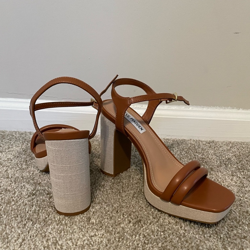 New Steve Madden shoes. Never wear